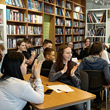 Сотрудники Водлозерского парка провели «Экодень» для школьников в Янишпольской библиотеке